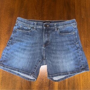 Banana Republic Medium Wash Mid Rise Denim Jean Shorts Size 4
